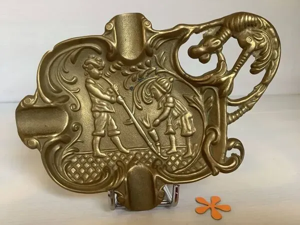 Illustration numéro 2 du produit Vide poche cendrier gargouille souffleurs de verre laiton