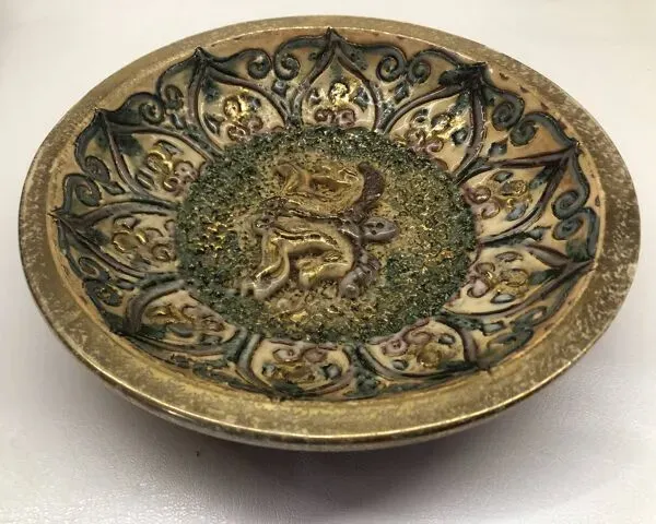 Illustration numéro 2 du produit Plat en céramique de Nimy par Georges Destrebecq