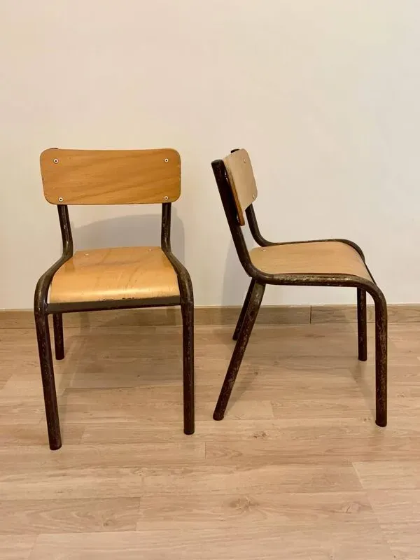 Illustration numéro 2 du produit Chaises écolier