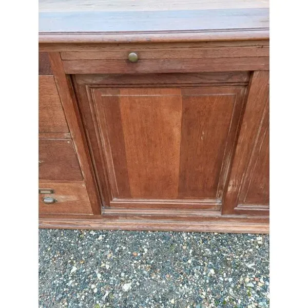 Illustration numéro 2 du produit Meuble de magasin année 30 chêne