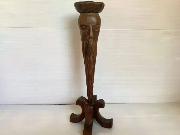 Illustration numéro 2 du produit Bougeoir en bois