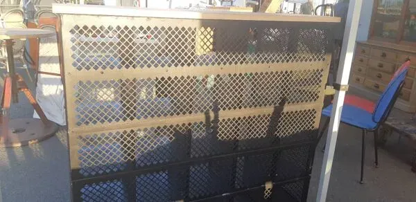 Illustration numéro 2 du produit Meubles etageres metal