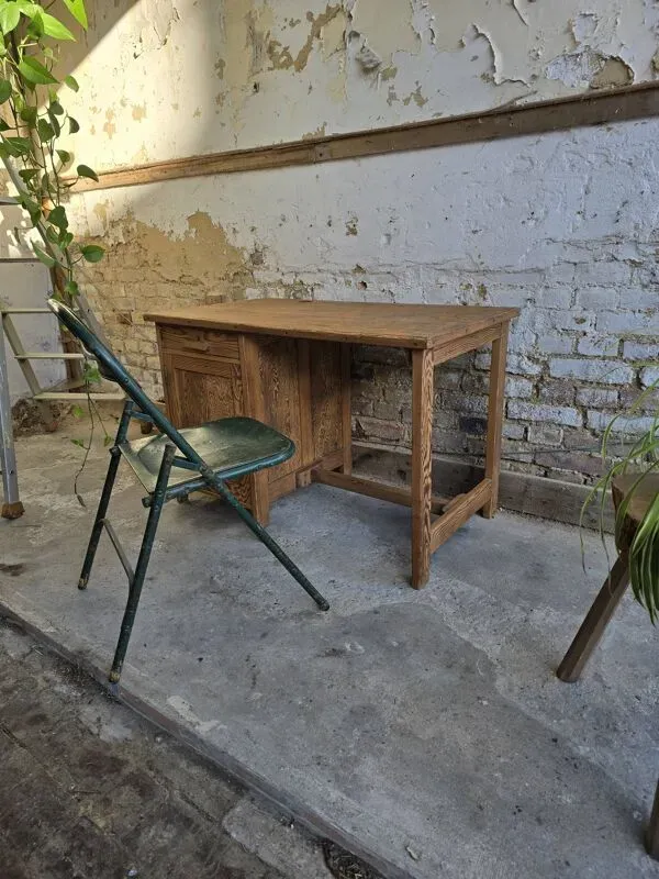 Illustration numéro 2 du produit Bureau d'école