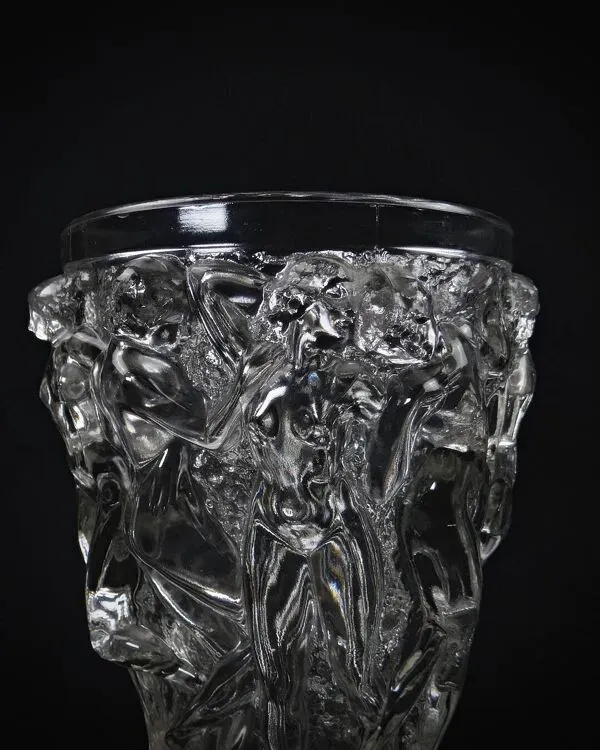 Illustration numéro 2 du produit Vase Lalique Bacchantes non signé en cristal clair vintage milieu XXème