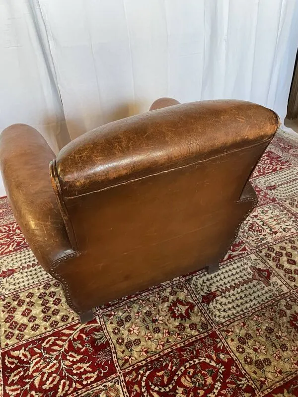Illustration numéro 2 du produit Fauteuil club ancien en cuir de vachette