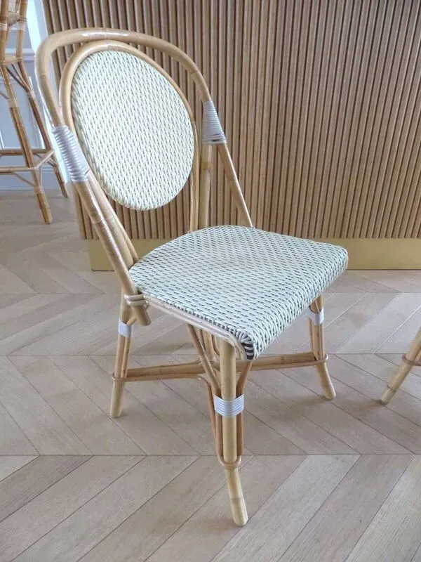 Illustration numéro 2 du produit Paire chaises bistrot Parisien Maison Louis Drucker rotin clair de Manille