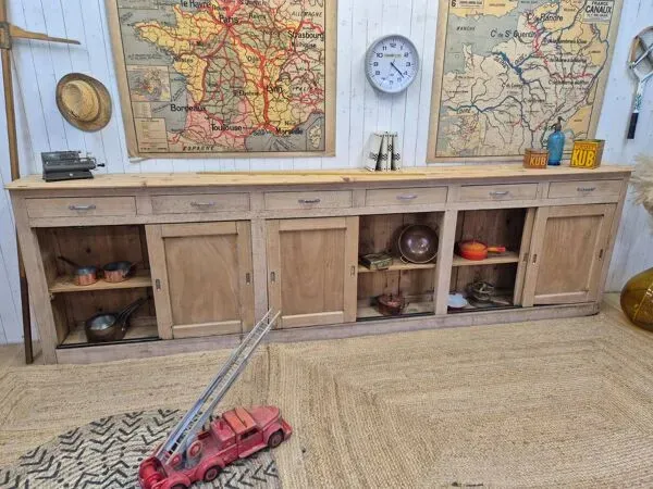 Illustration numéro 2 du produit Ancien comptoir d'école