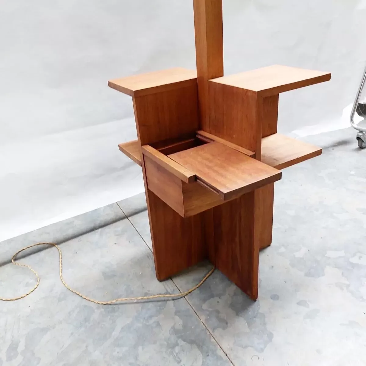 Illustration numéro 2 du produit Lampe bibliothèque art déco