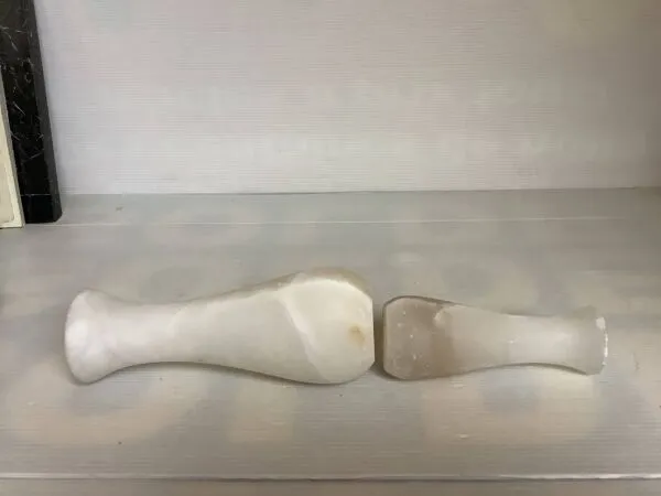 Illustration numéro 2 du produit Paire de vases en albâtre