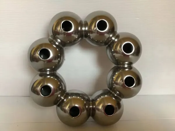 Illustration numéro 2 du produit Vase pique fleurs argenté en couronne