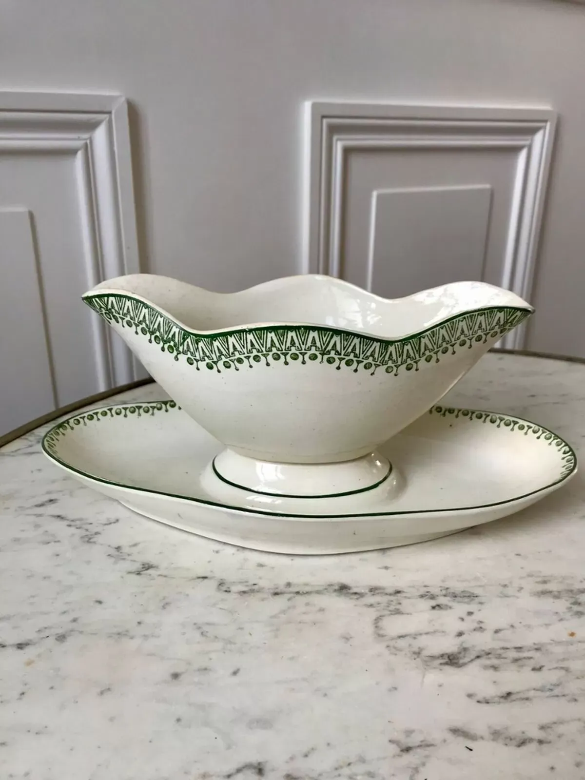 Illustration numéro 2 du produit Saucière terre de fer st amand vert début xxème