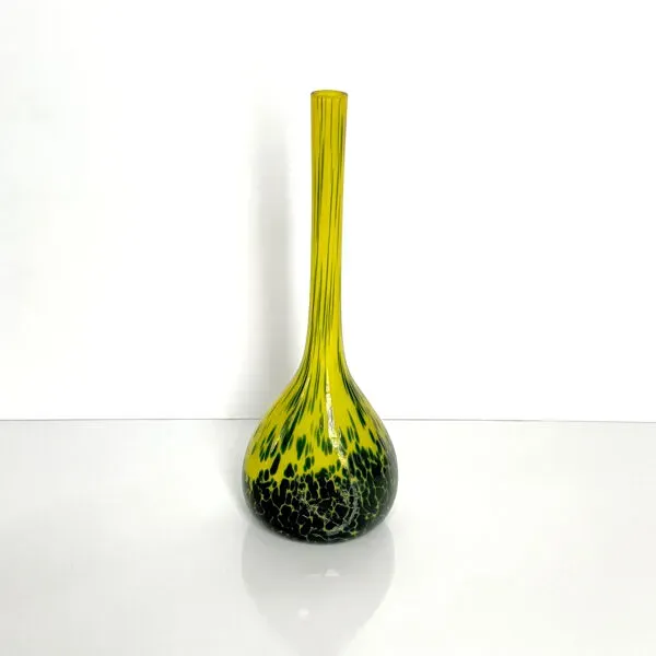 Illustration numéro 2 du produit Vase / Soliflore en pâte de verre jaune – Début XXe