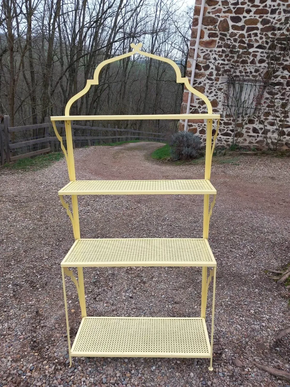 Illustration numéro 2 du produit Meuble à étagères ancien