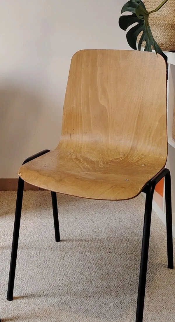 Illustration numéro 2 du produit Chaise vintage