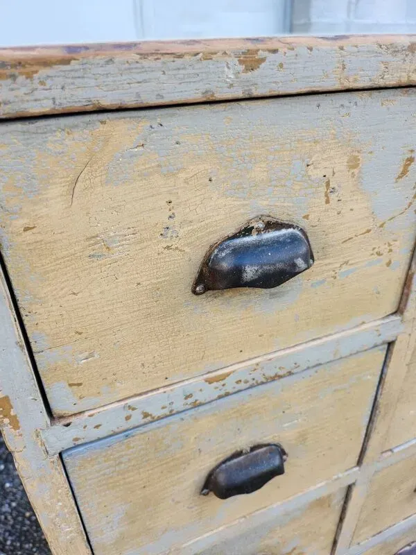 Illustration numéro 2 du produit Meuble à tiroir meuble de métier ancien