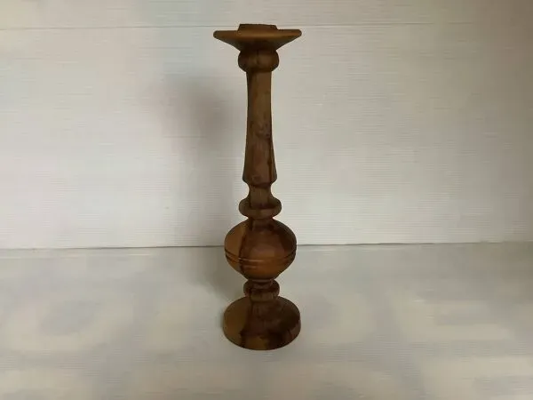 Illustration numéro 2 du produit Grand bougeoir en bois tourné