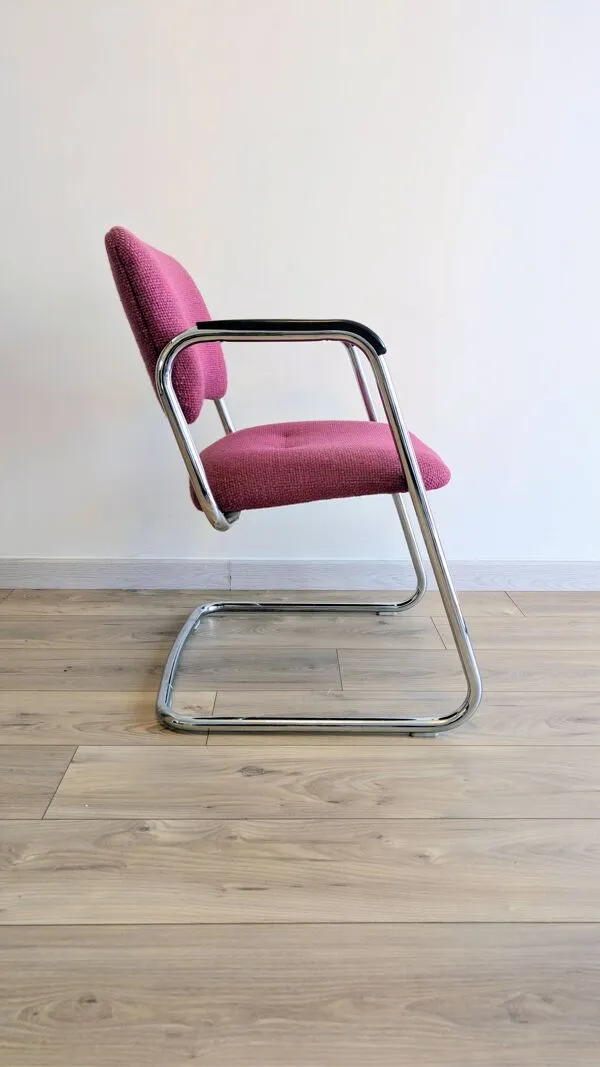 Illustration numéro 2 du produit Fauteuil Strafor Steelcase 421 vintage tissu prune, 1989