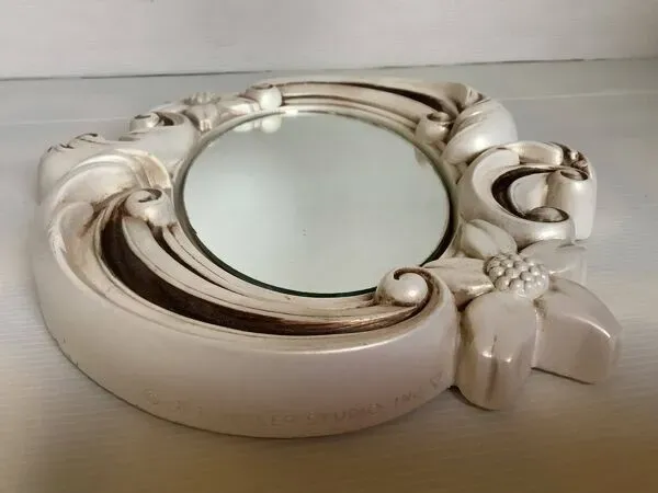 Illustration numéro 2 du produit Miroir Hollywood Regency 1967 Miller studio