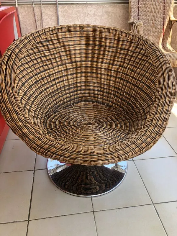 Illustration numéro 2 du produit Fauteuil boule demi sphère pivotant vintage osier rotin