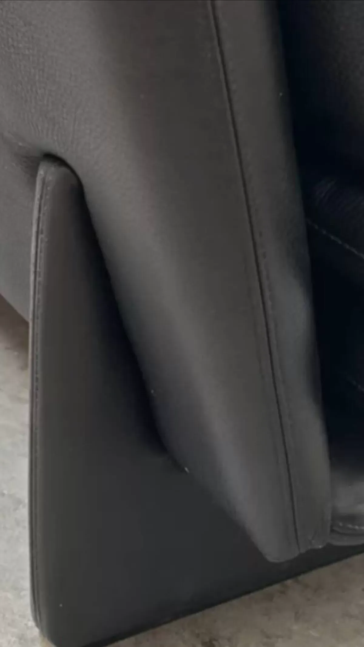 Illustration numéro 2 du produit Paire de fauteuils design cuir buffle