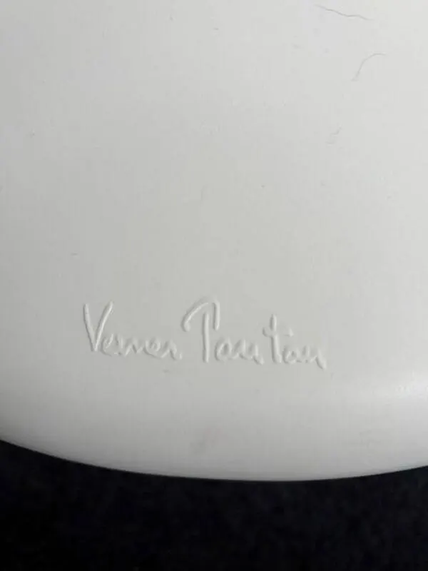 Illustration numéro 2 du produit Chaises modèle ''S'' de Verner Panton