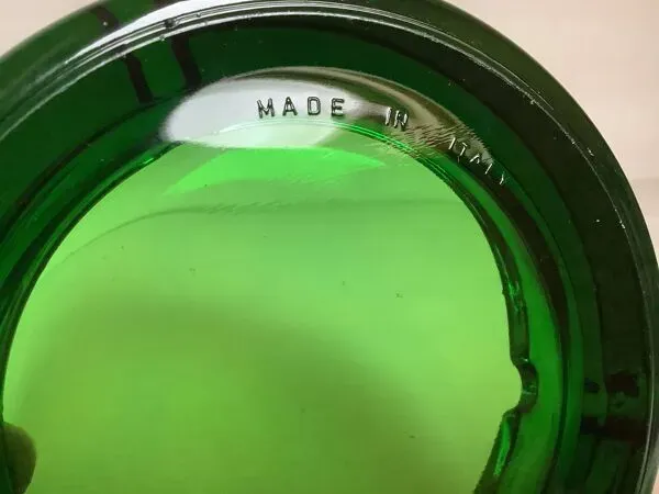 Illustration numéro 2 du produit Cendrier vide poche vert design Italy