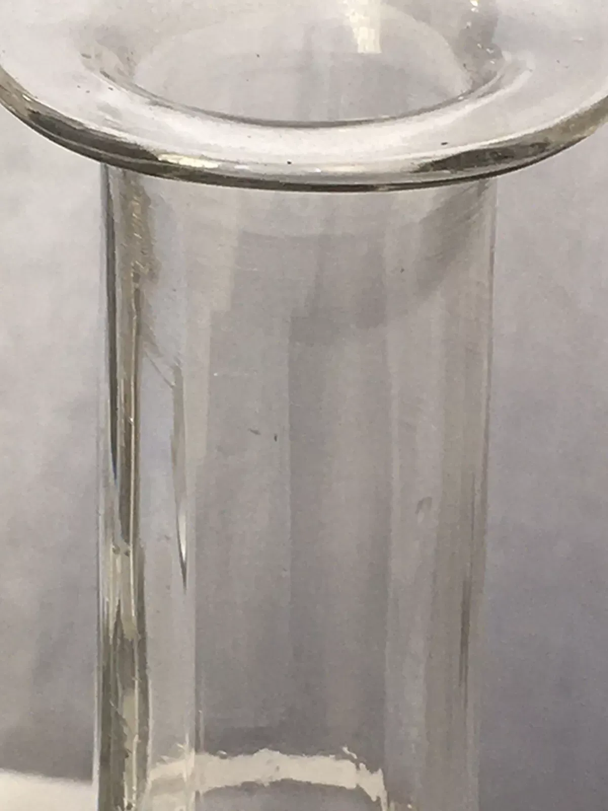 Illustration numéro 2 du produit Deux carafes anciennes