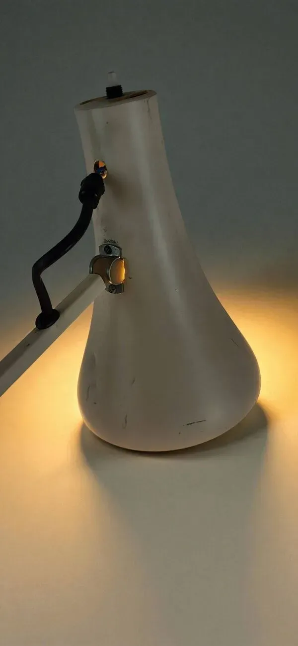 Illustration numéro 2 du produit Lampe d'atelier Herbert Terry and sons