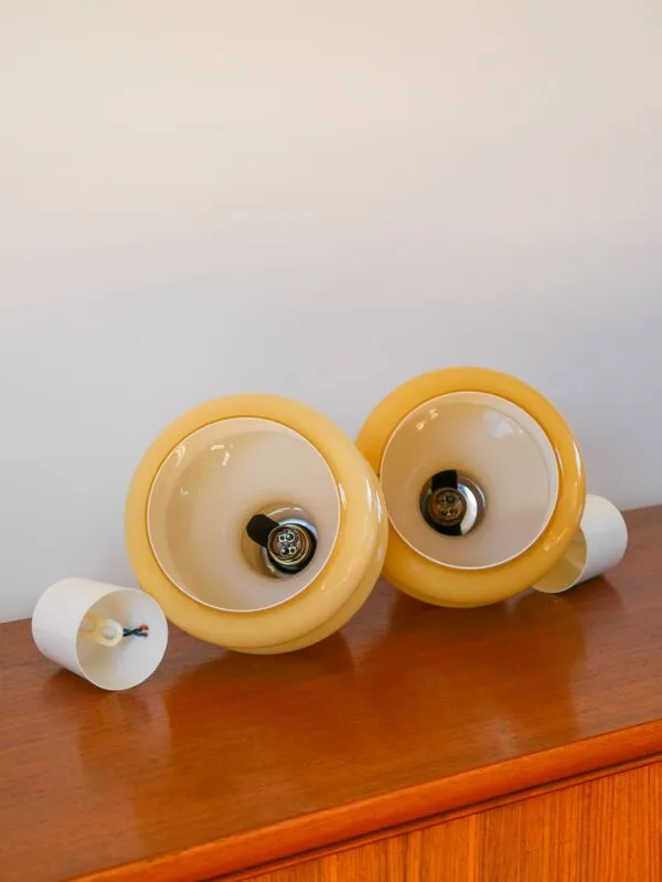 Illustration numéro 2 du produit Paire de suspensions en opaline, Bubble, Beige, 1960