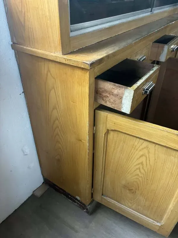 Illustration numéro 2 du produit Meuble de métier/magasin