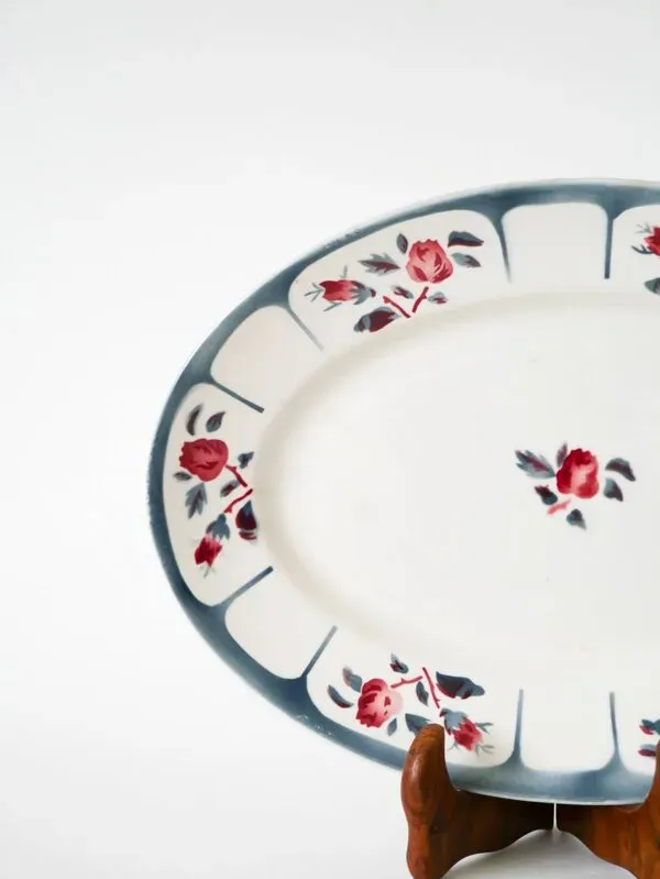 Illustration numéro 2 du produit Plat oval Digoin Sarreguemines, modèle Ninette, 1950