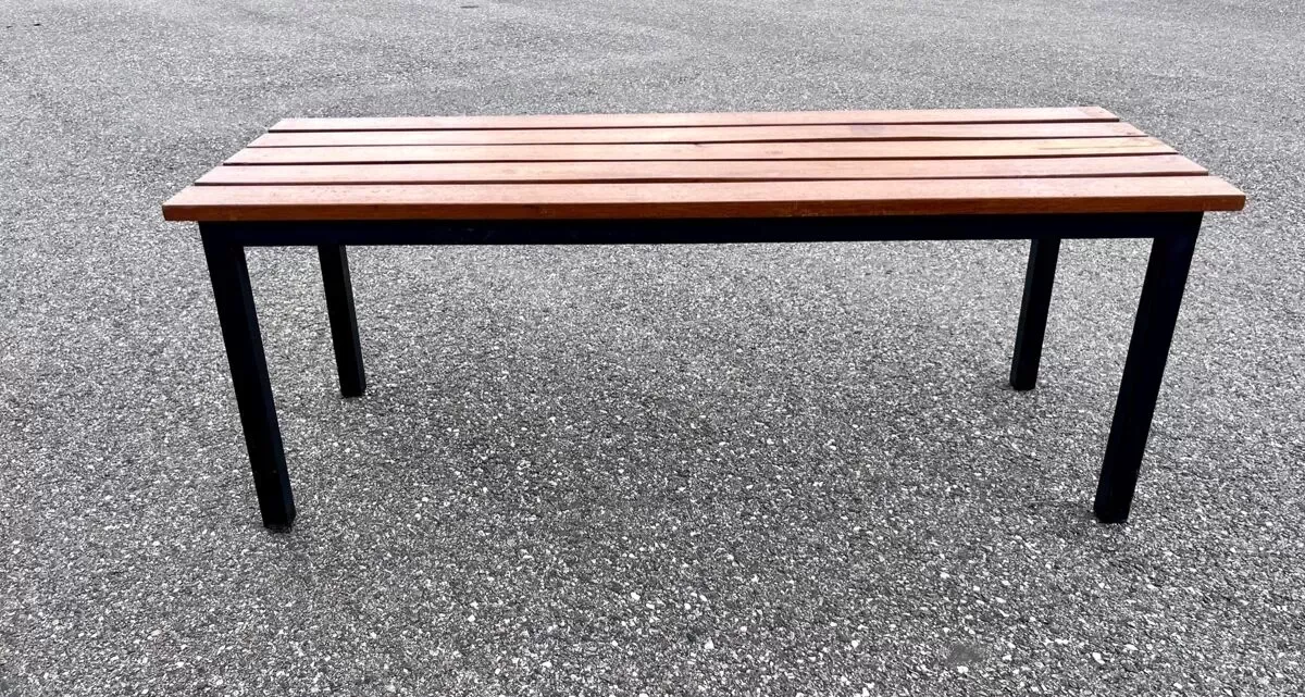 Illustration numéro 2 du produit Banc industriel en acier et chêne