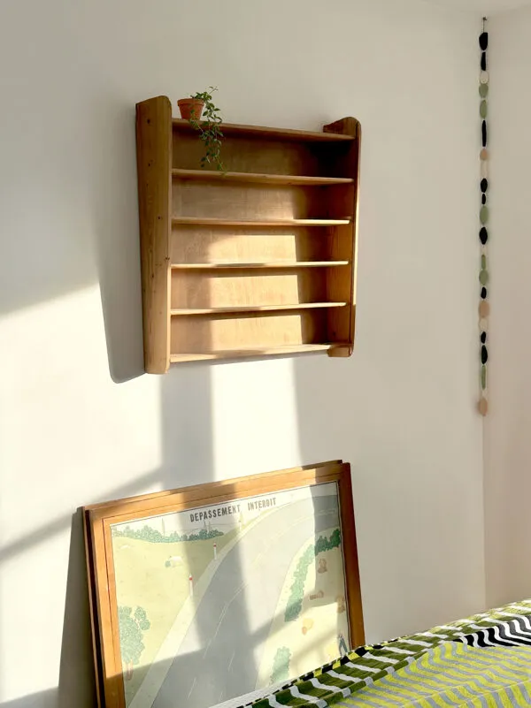 Illustration numéro 2 du produit Étagère bois à suspendre