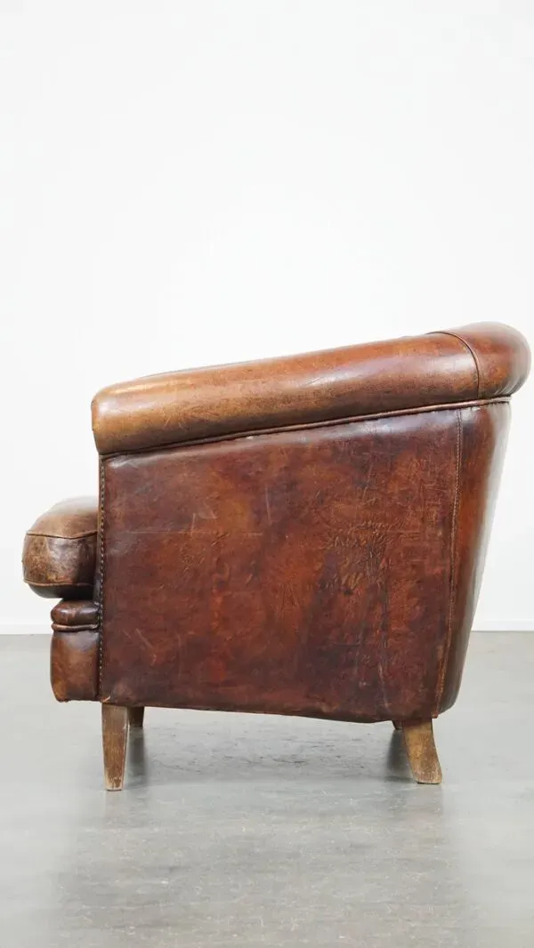 Illustration numéro 2 du produit Fauteuil club en cuir de mouton couleur cognac