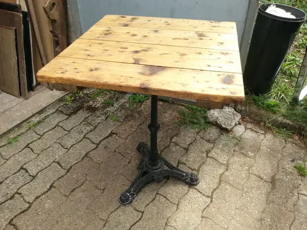 Illustration numéro 2 du produit Guéridon bistrot