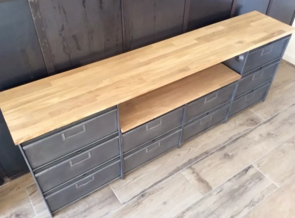 Illustration numéro 2 du produit Meuble de TV industriel à clapets Ronéo bois