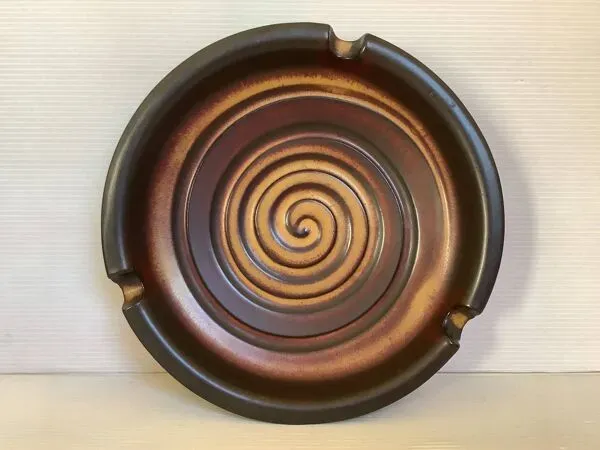 Illustration numéro 2 du produit Vide poche cendrier spirale Jan Van Erp