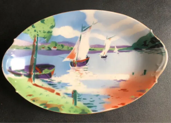 Illustration numéro 2 du produit Grand Plat en Porcelaine de Limoges – Bord de Mer Art Déco / Fauve – A