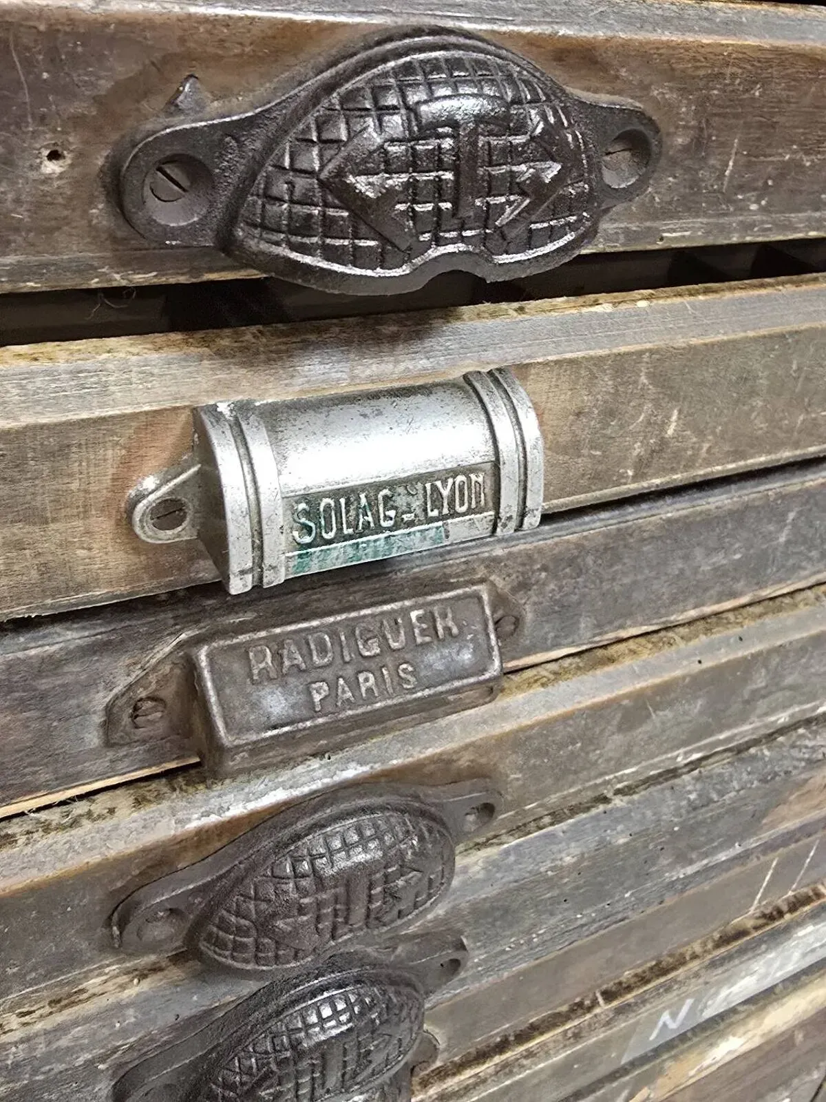 Illustration numéro 2 du produit Meuble d'imprimerie vers 1900