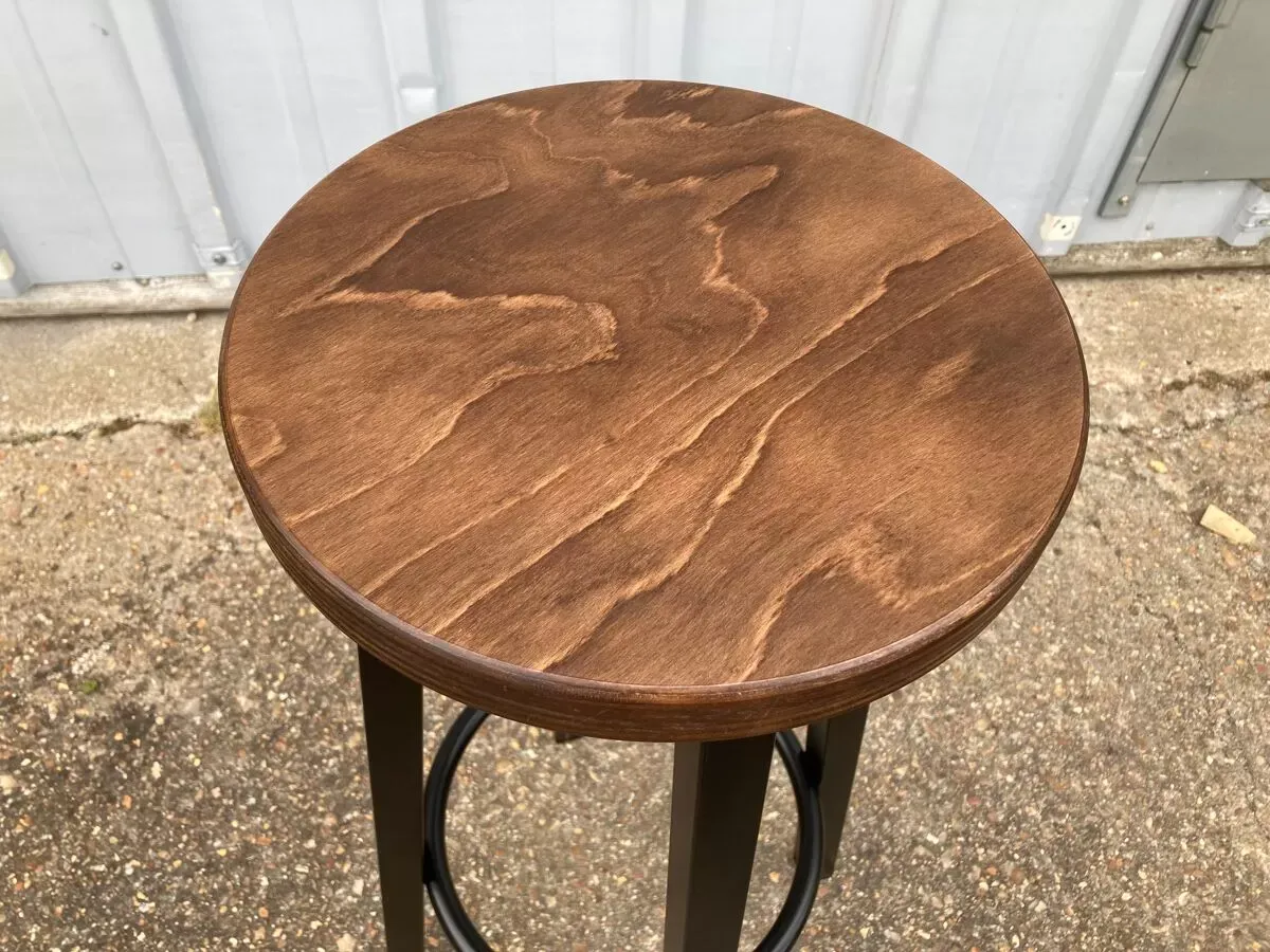 Illustration numéro 2 du produit Paire de tabourets de bar industriels