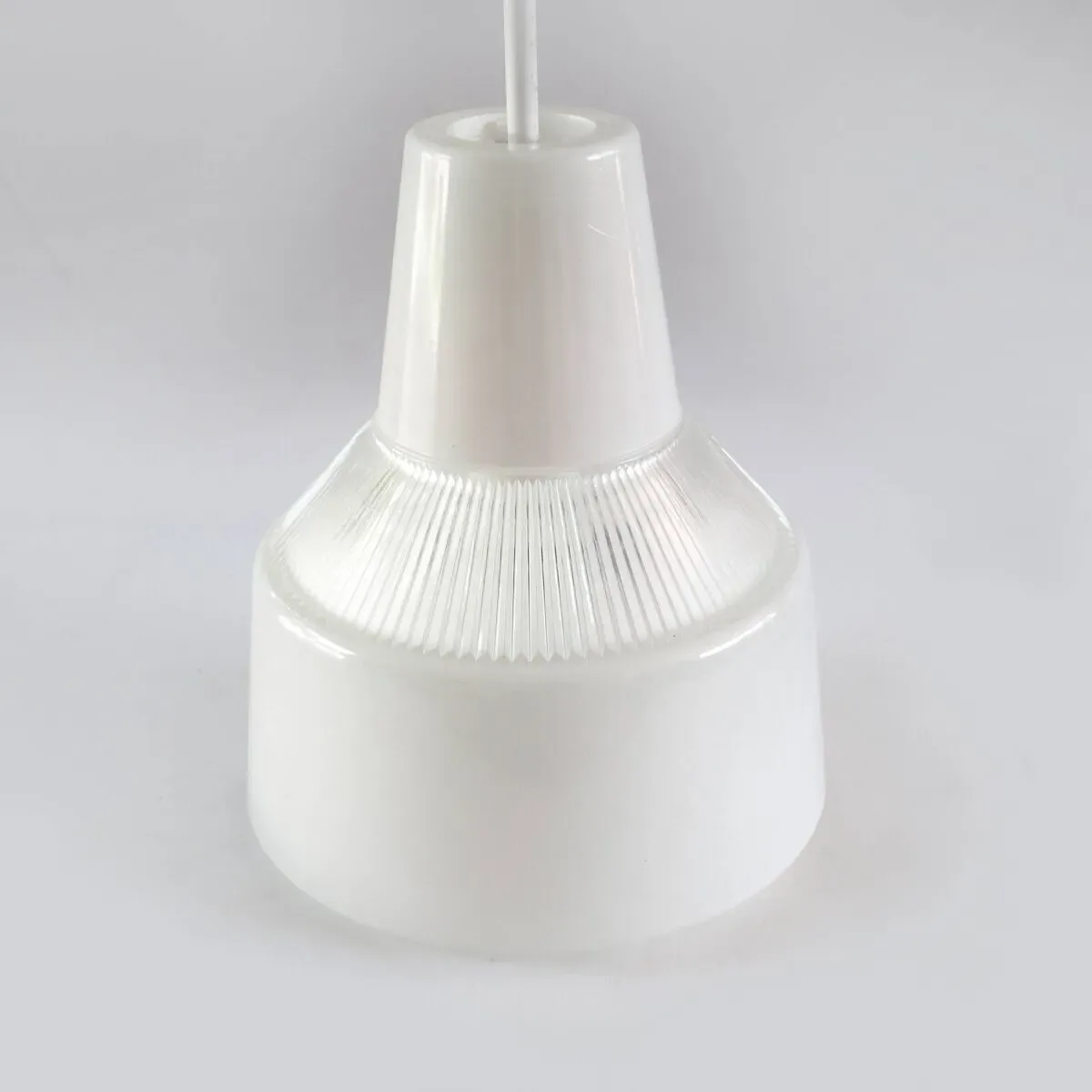 Illustration numéro 2 du produit Suspension Holophane verre blanc