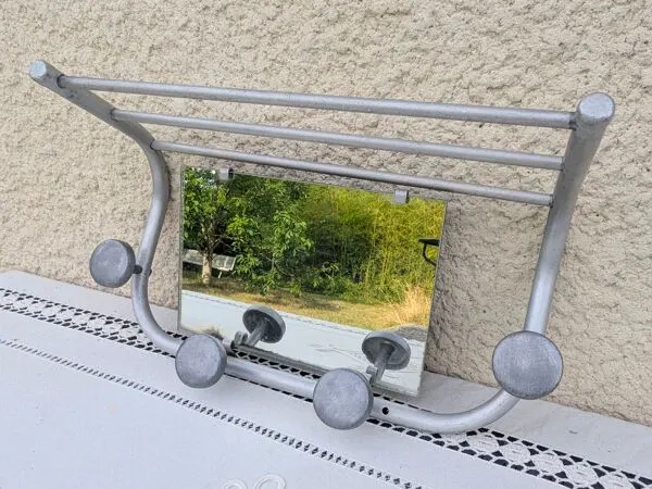 Illustration numéro 2 du produit Porte-manteau chapeau mural vintage Style train avec miroir incliné