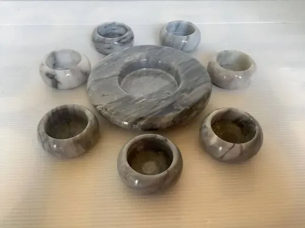 Illustration numéro 2 du produit 8 bougeoirs en marbre gris