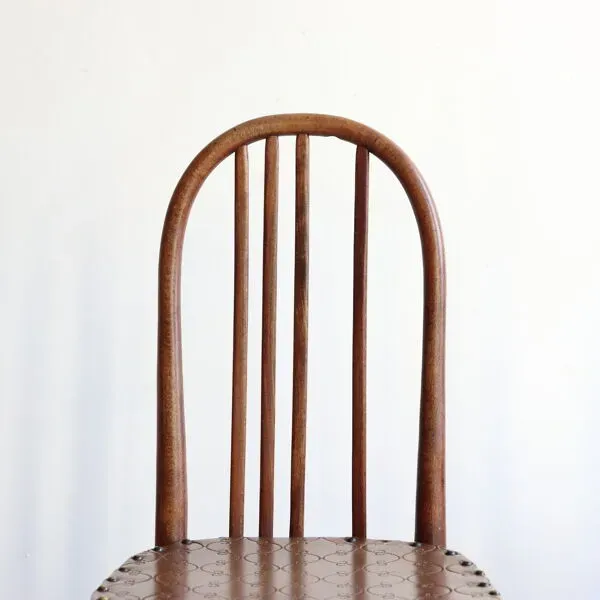 Illustration numéro 2 du produit Suite de 4 chaises bistrot Luterma en bois courbé et simili cuir, début XX ème