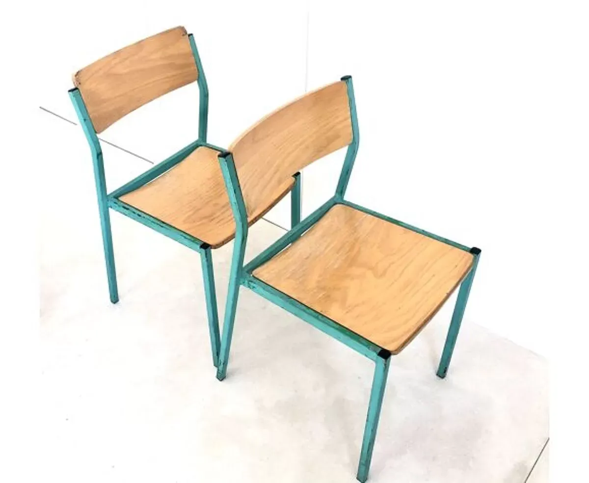 Illustration numéro 2 du produit Paire de chaises d'écolier