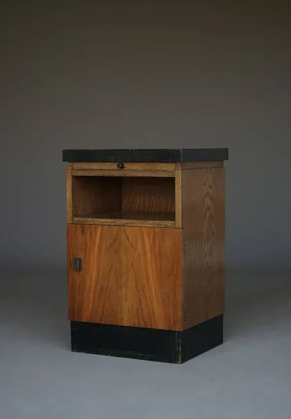 Illustration numéro 2 du produit Table de nuit Art Déco ou École de La Haye par H. Pander & zn., années 1930