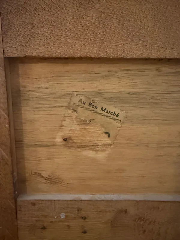 Illustration numéro 2 du produit Secrétaire en chêne sculpté