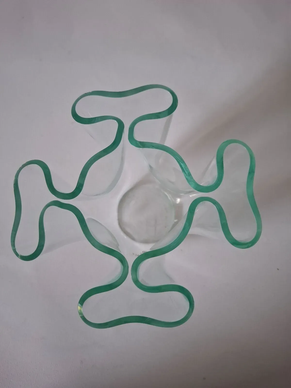 Illustration numéro 2 du produit Vase '' mouchoir '' Guzzini 70's