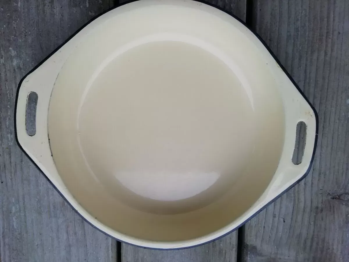 Illustration numéro 2 du produit Plat en tôle émaillée