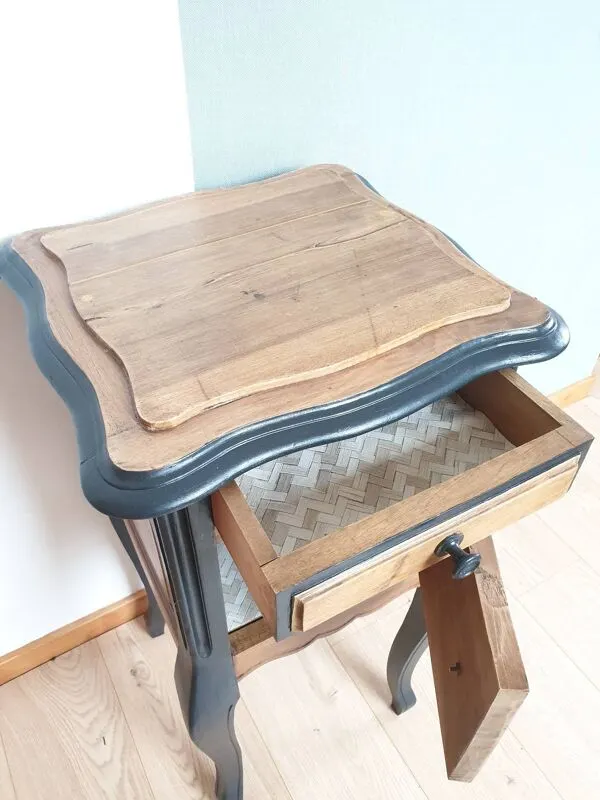 Illustration numéro 2 du produit Mobilier d'appoint, table de chevet vintage